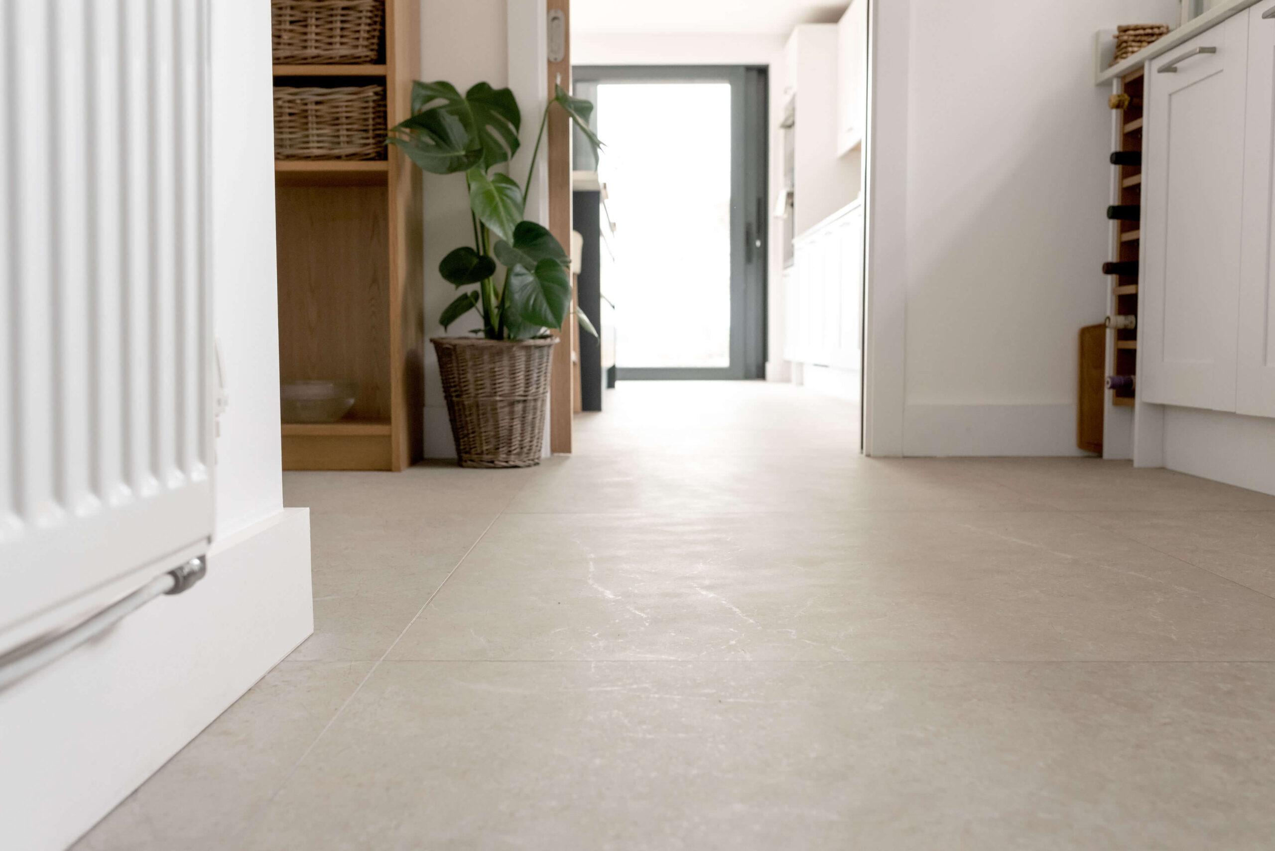 Swoop Beige Large Format Porcelain 3 DSC 0155copy scaled